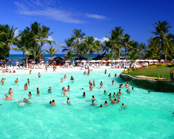 Piscina com ondas do Arraial d'Ajuda Eco Parque